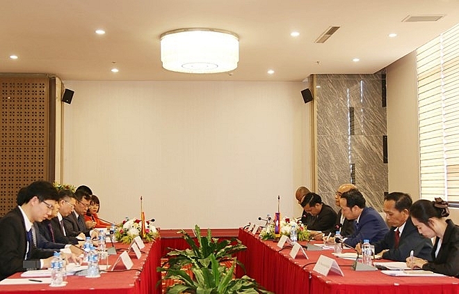 vietnam lao commissions boost communication cooperation