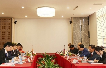 Vietnam, Lao commissions boost communication cooperation