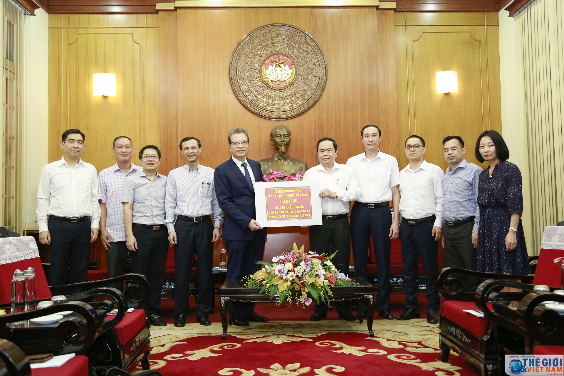 deputy fm dang minh khoi handed 46 billion vnd of overseas vietnamese to support covid 19 fight in homeland