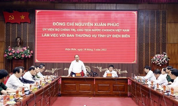 President works with Dien Bien province's leaders