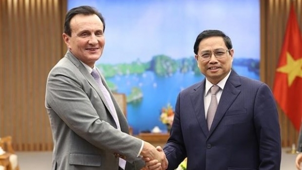Vietnam targets strategic cooperation with Astrazeneca in vaccine, drug production: PM