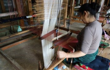 Efforts needed to preserve Lao people’s brocade weaving
