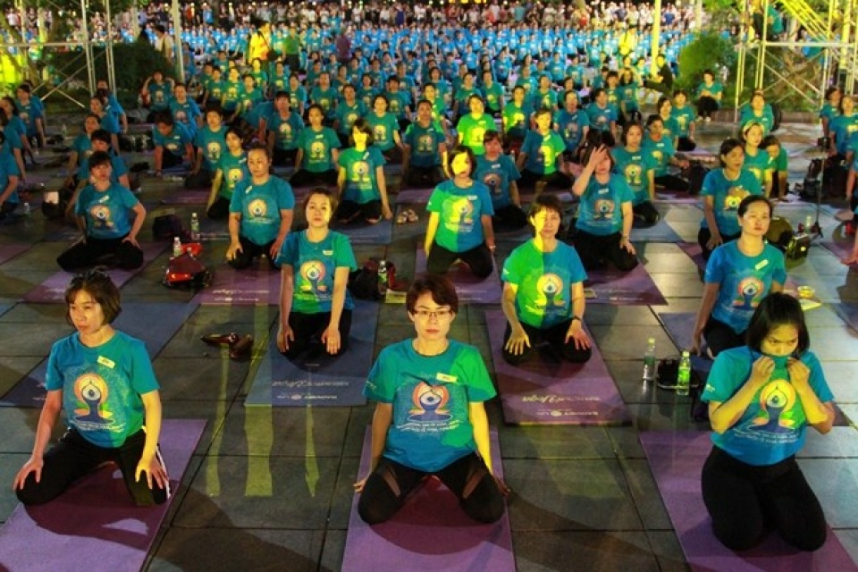 vietnamese celebrate international yoga day