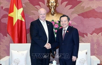 Vietnam creates optimal conditions for foreign investors: NA leader