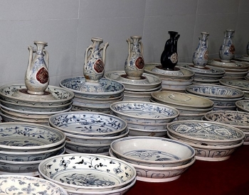 Treasures from ancient shipwrecks on display in Quang Ngai