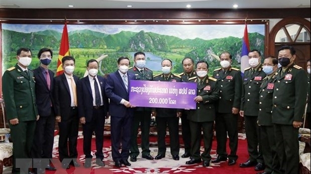 Lao Defence Ministry supports Viet Nam’s COVID-19 control fund