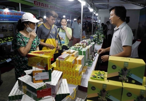 Cooperatives’ products, services introduced at Hanoi exhibition