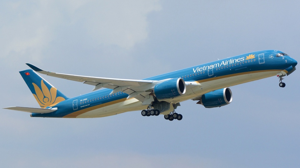 vietnam airlines cancels 11 more flights due to storm