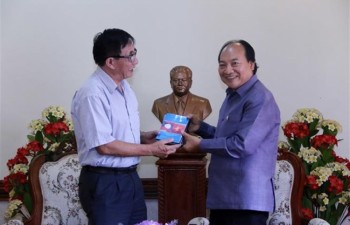 Vietnam hands over film on President Souphanouvong to Laos