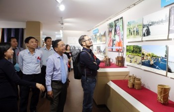Exhibition highlights 20-year development of central, Central Highlands regions