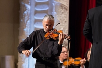 Violinist Stephane Tran Ngoc to perform in HCM City