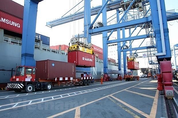 vietnam books 18 billion usd trade surplus in seven months