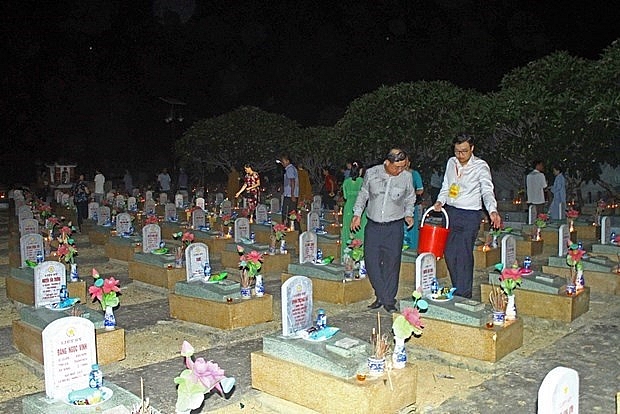 requiem for fallen soldiers at vietnam laos intl martyrs cemetery