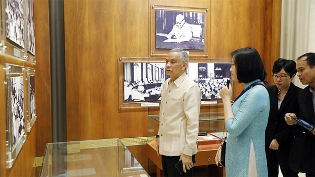 Vietnam, Laos share experience in building tradition hall