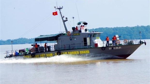 Binh Thuan seeks for 18-crewed fishing vessel