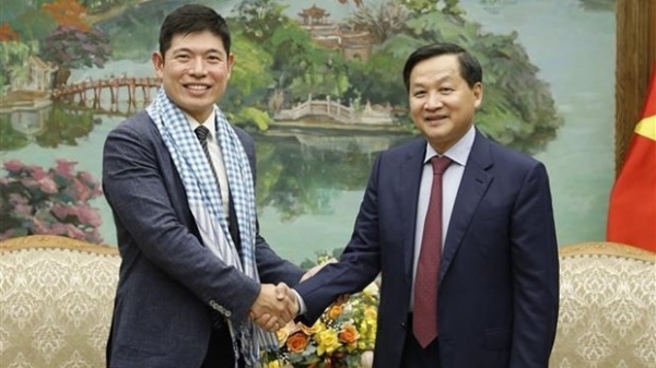 Deputy PM Le Minh Khai meets Grab leader
