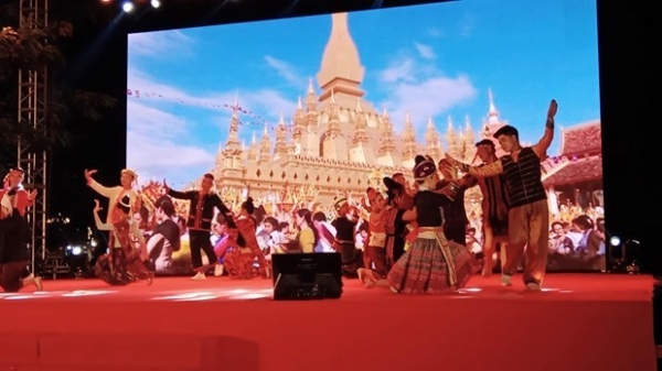 Laos National Art Troupe performs in Quang Nam