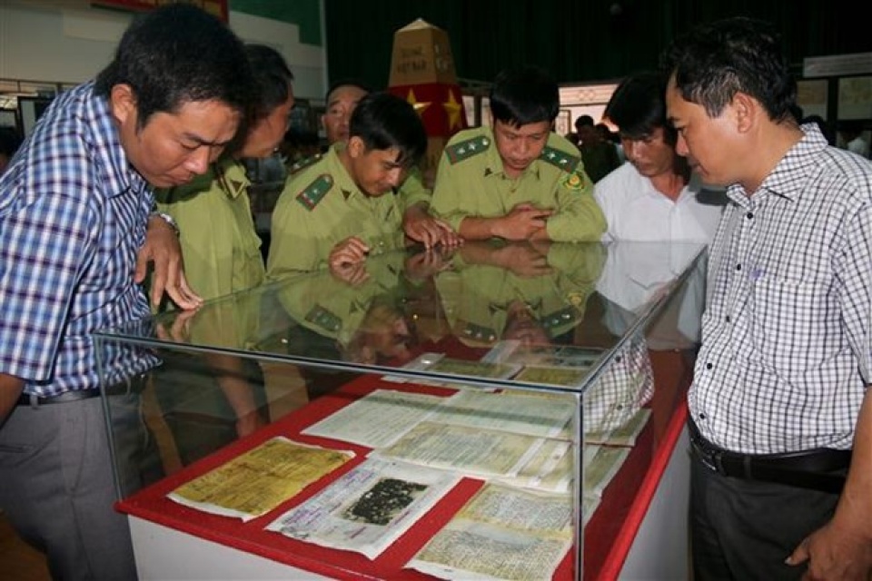 exhibition features vietnams hoang sa truong sa in binh thuan
