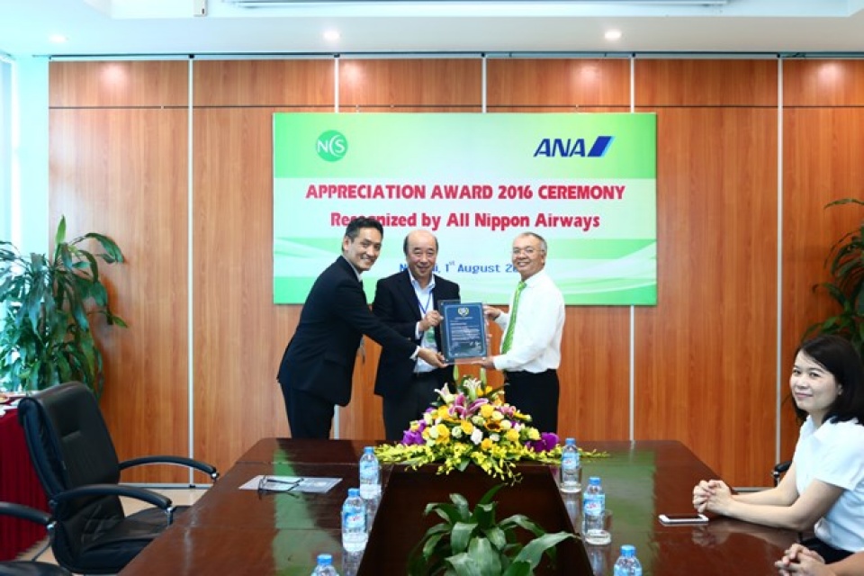 vietnam airlines subsidiary receives international award