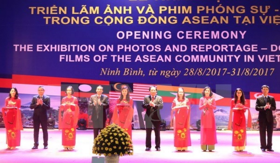 exhibition features nations peoples in asean community