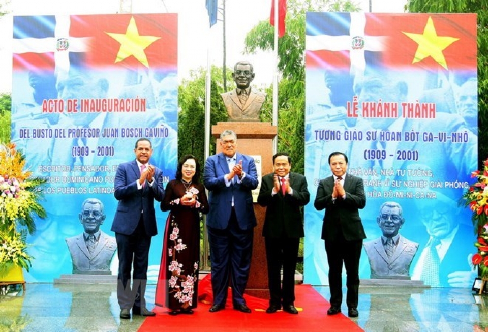 bust of first dominican president inaugurated in ha noi