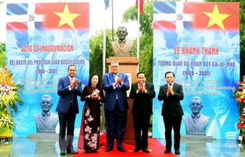 Bust of first Dominican President inaugurated in Ha Noi