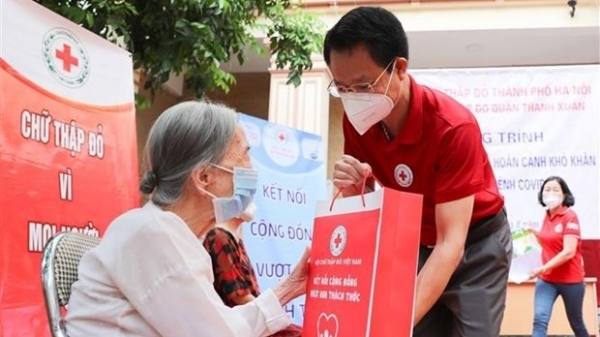 Ha Noi Red Cross Society supports pandemic-hit people