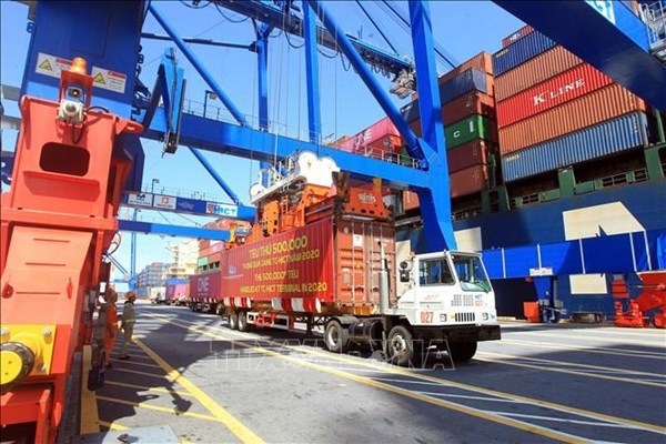 The eight-month container cargo volume passing via seaports nationwide is estimated at nearly 16.8 million TEUs (Photo: VNA)