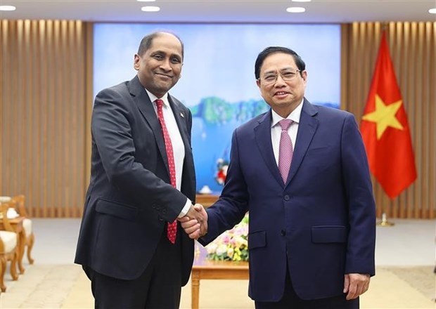 PM suggests Singaporean firms expand investments in Vietnam