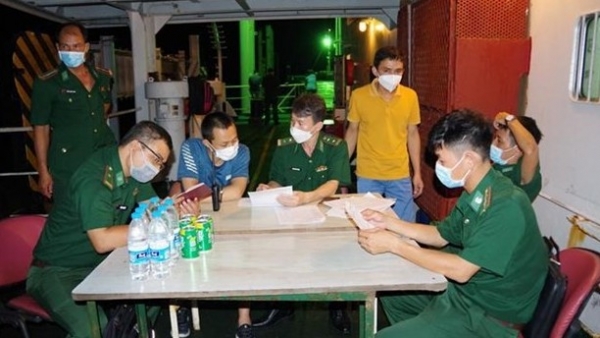 Ba Ria-Vung Tau receives eight foreigners in distress at sea