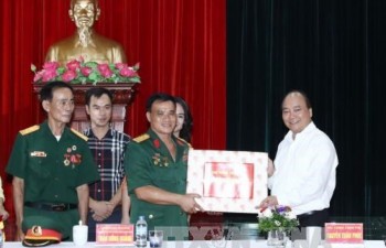 PM Nguyen Xuan Phuc visits war invalid-run firm in Hai Phong
