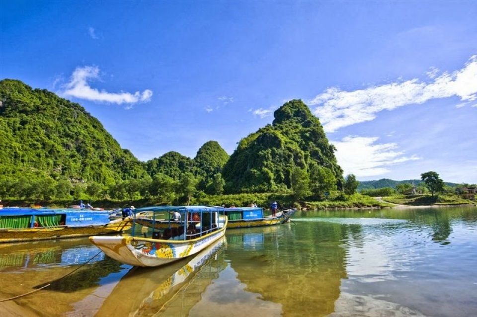 vietnam hosts over 39500 italian tourists in 8 months