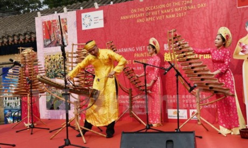 painting exhibition on vietnam underway in china