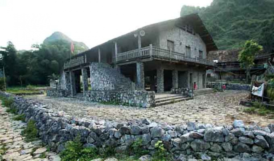 rock houses in cao bang preserved to attract tourists