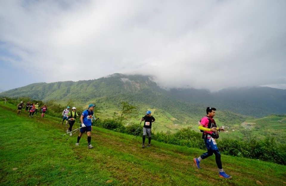 vietnam mountain marathon attracts 2200 runners