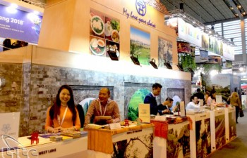 Vietnam promotes tourism at Paris international fair