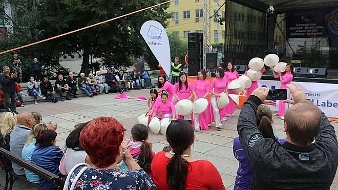 vietnamese expats in czech republic joins multicultural festival