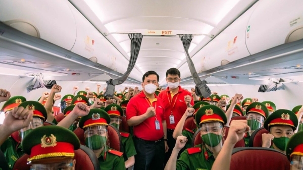 Vietjet flies nearly 1,000 policemen to support HCM City’s COVID-19 fight