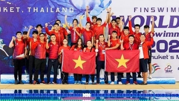 Vietnam ranks first at Finswimming World Cup Round Swimming Pool 2022