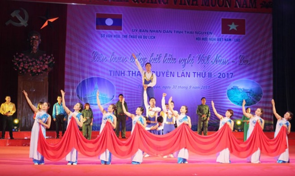 thai nguyen hosts vietnam laos friendship singing festival