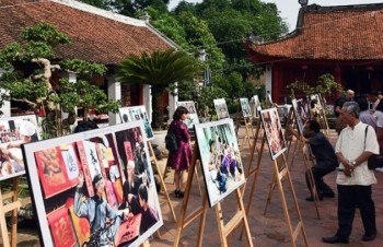 Photo exhibition on Ha Noi opens