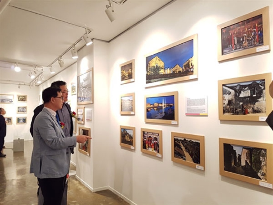 vietnam photo exhibition impresses visitors in seoul