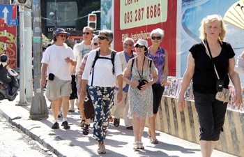 Foreign tourist arrivals hit over 1 million again