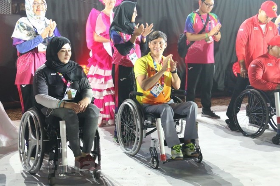 vns swimmer honoured at asian para games closing ceremony