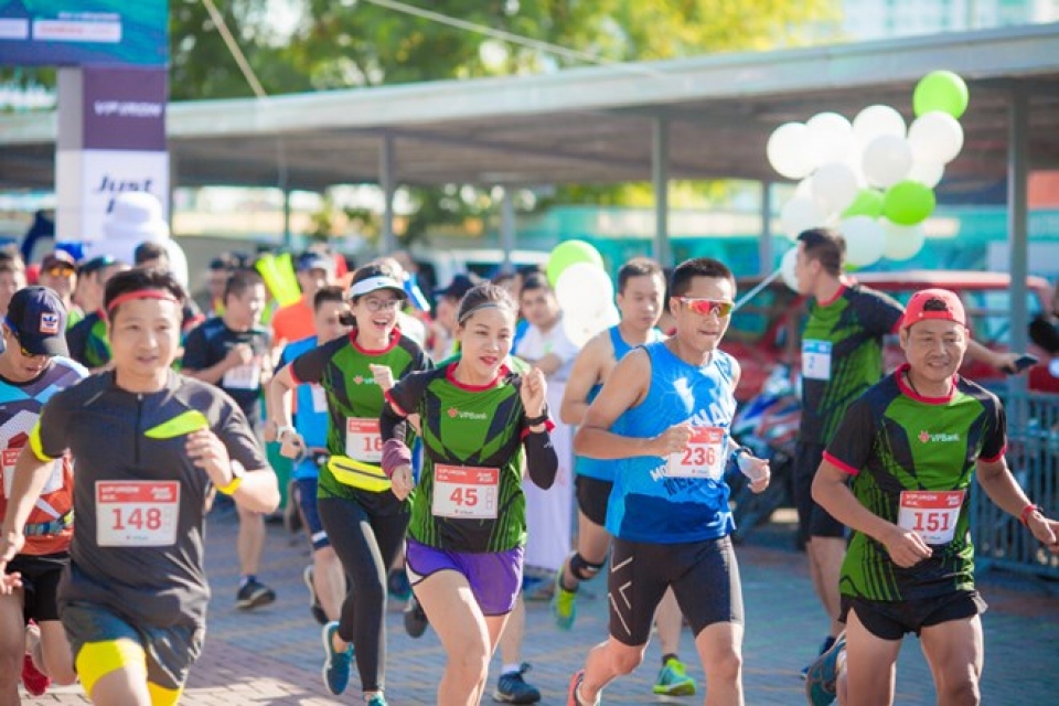 over 2600 runners compete in hanoi intl heritage marathon