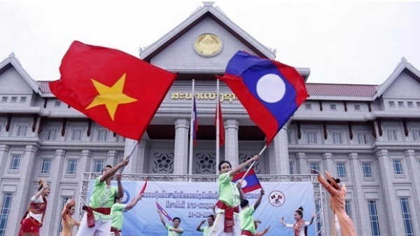Bicycle parade, film screening celebrate Vietnam-Laos ties