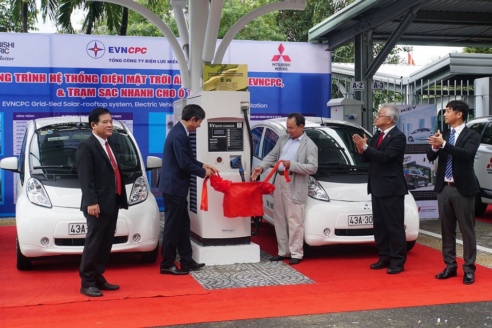 vietnams first station for e vehicles opens in da nang