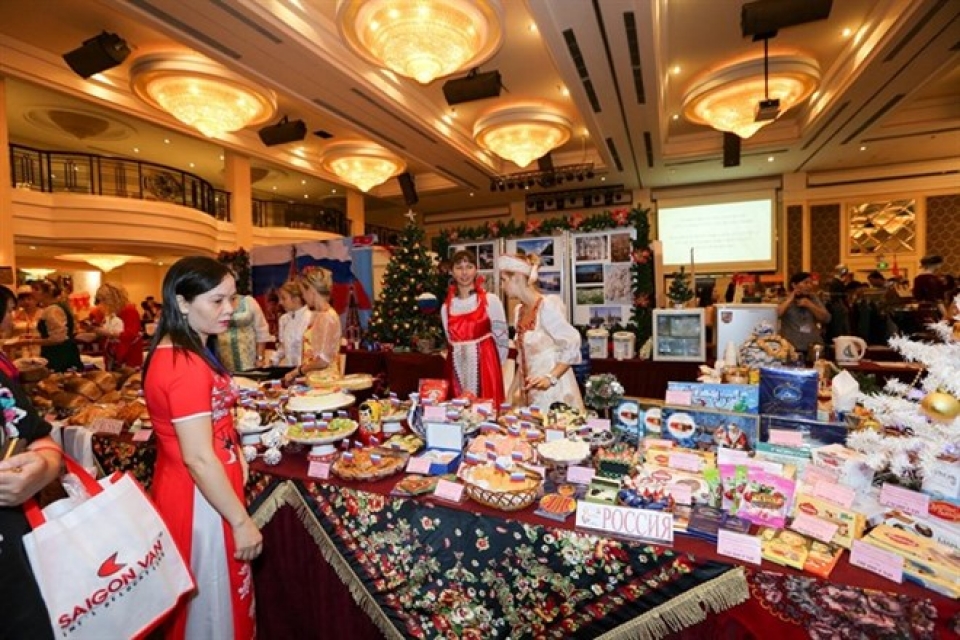 hcm city consular club hosts charity bazaar