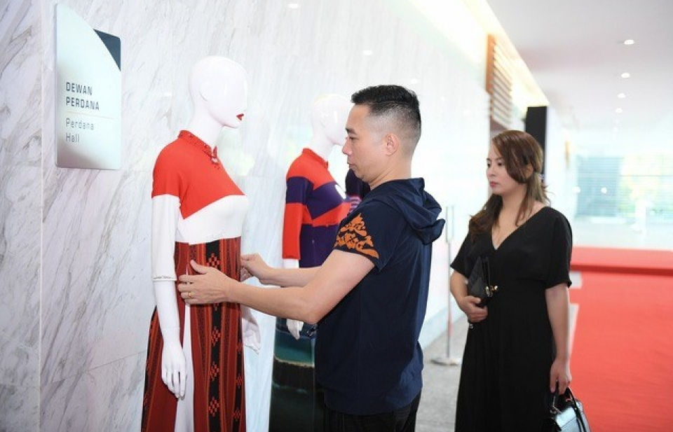 Vietnamese designer opens show in Malaysia