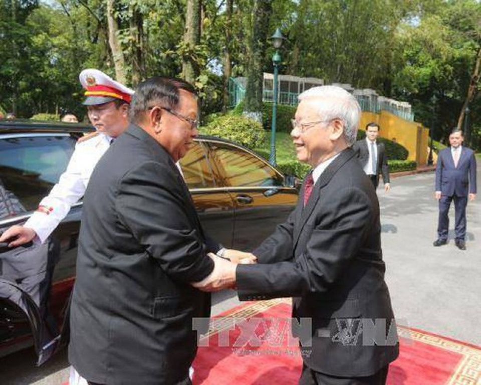 congratulations to lao leaders on national day